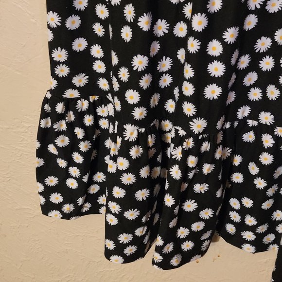 Daisy Print Short Sleeve Dress - Picture 5 of 5